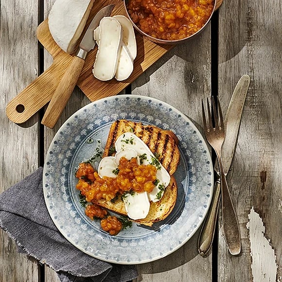 Grillad brioche med getost och hjortron