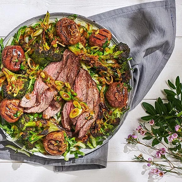 Grillad flankstek med brynt soja och ingefärssmör