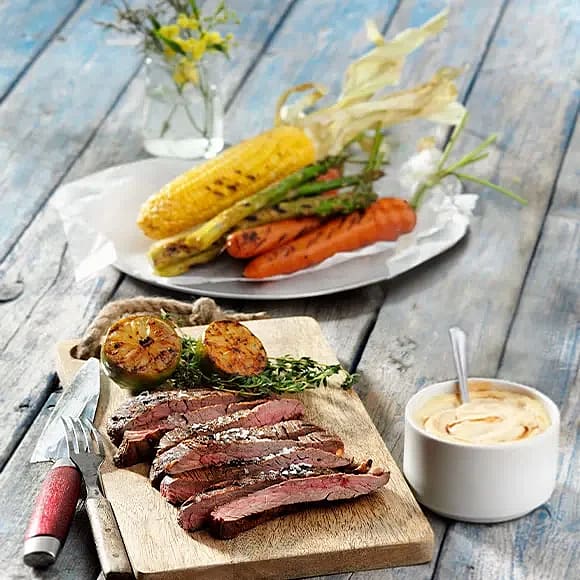 Grillad flankstek med primörer och chipotlebearnaise