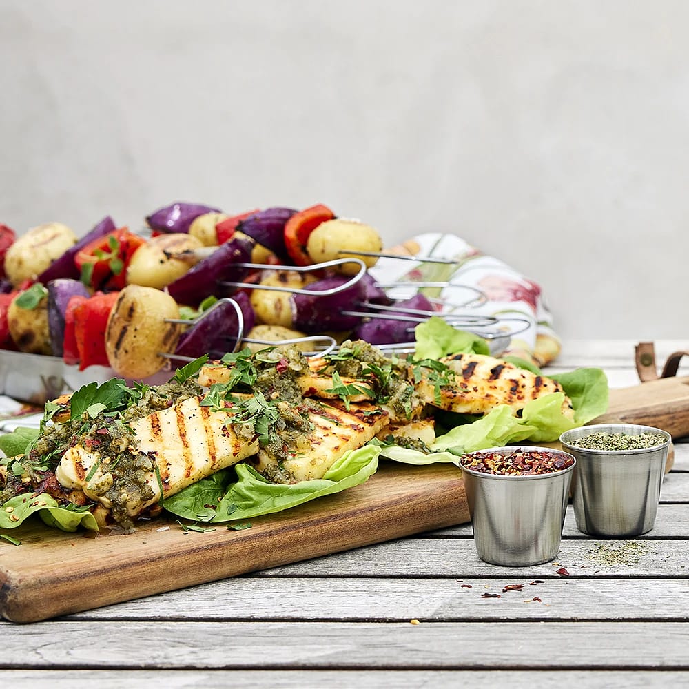Grillad halloumi med chimichurri och grönsaksspett