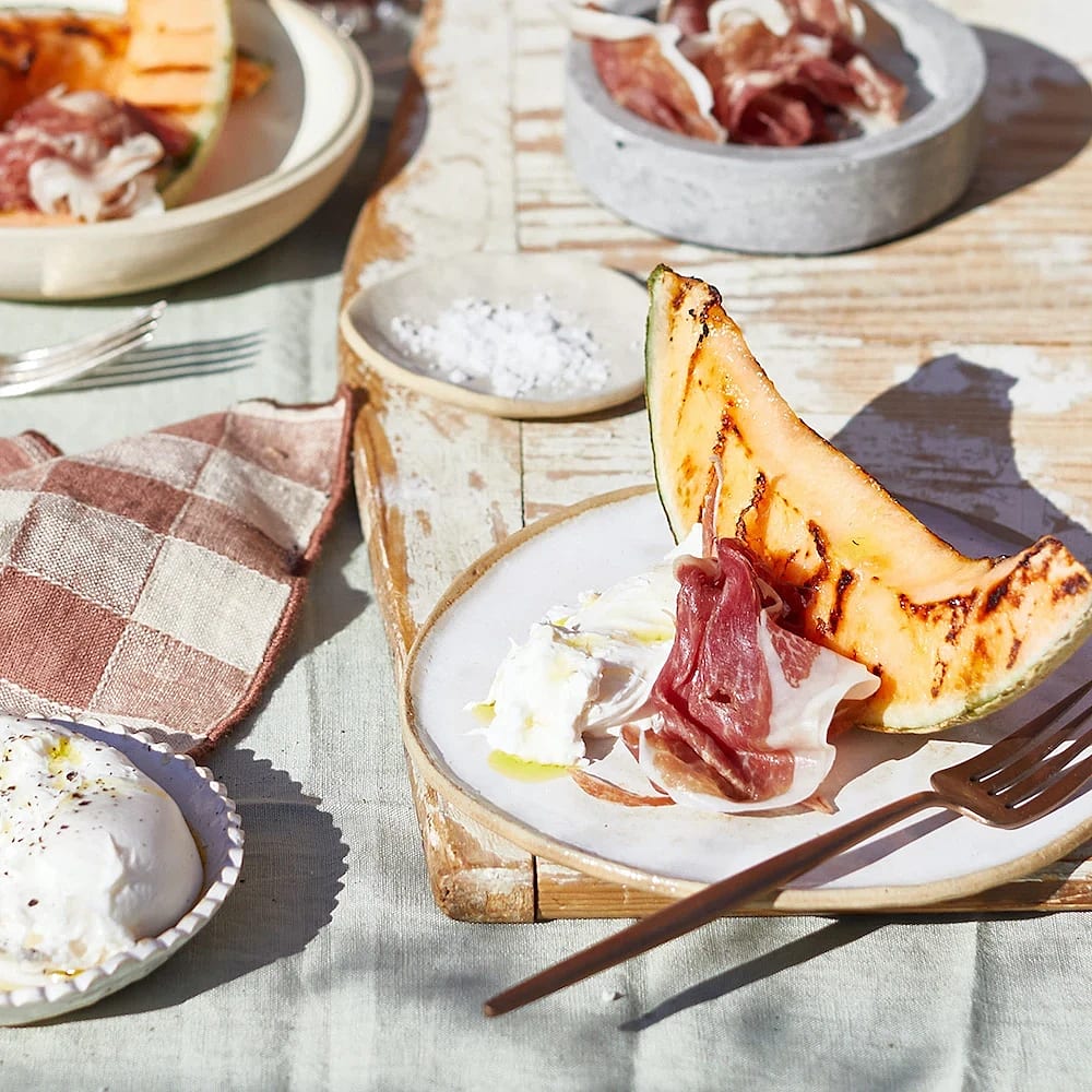 Grillad melon med burrata och lufttorkad skinka