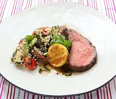 Grillad rostas och sallad på couscous och Santoreggia