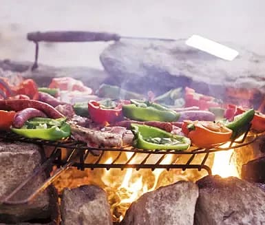 Grillade lammkotletter, merguez och paprikor