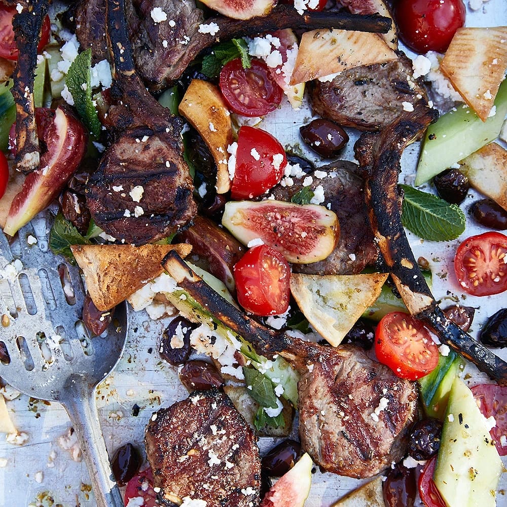 Grillade lammracks med grekisk sallad