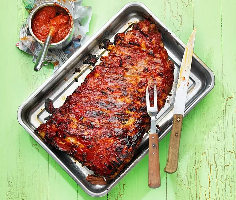 Grillade revben med egen bbq-sås