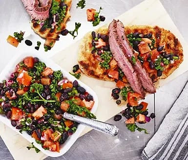 Grillbröd med bön- och chimichurrisalsa