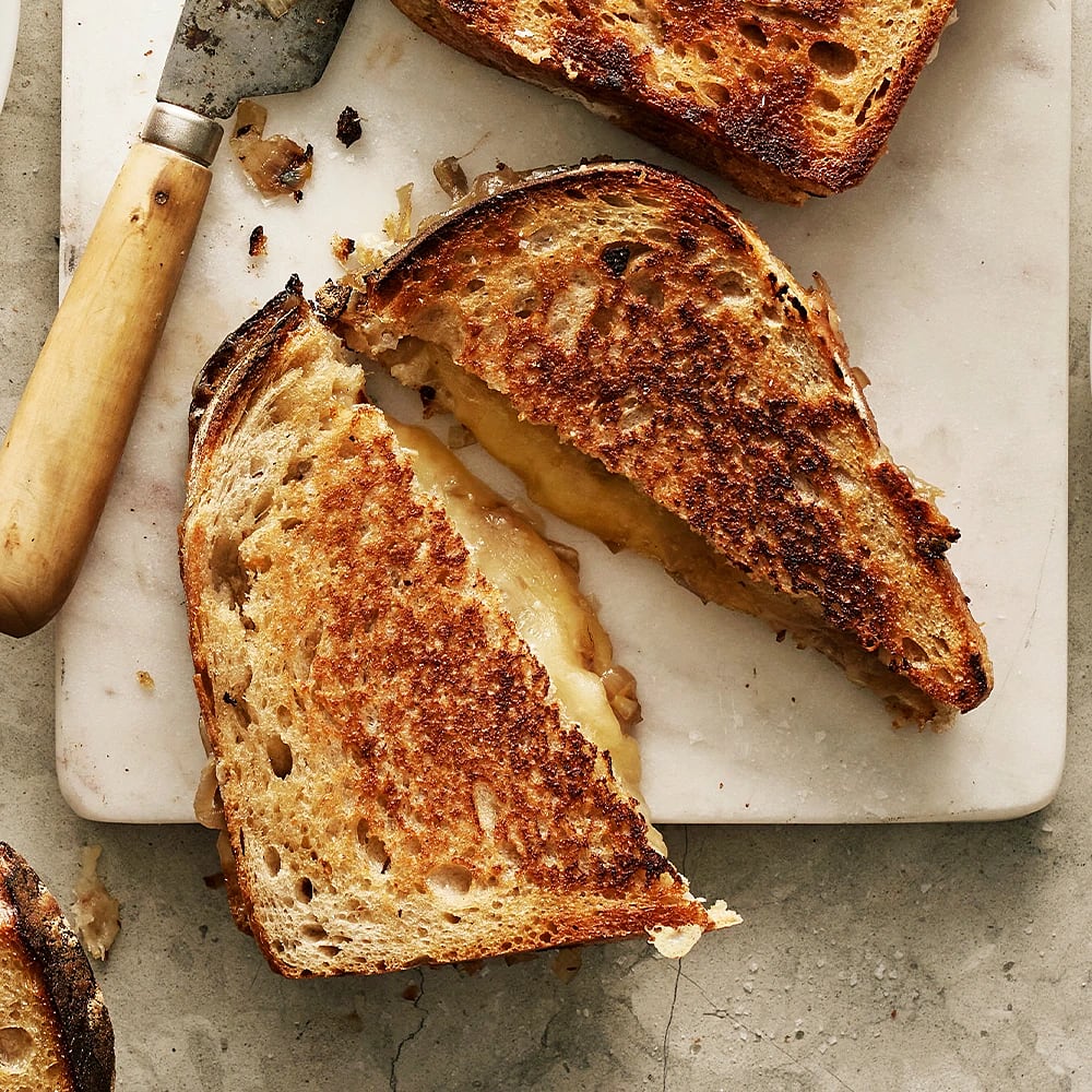 Grilled cheese med karamelliserad lök