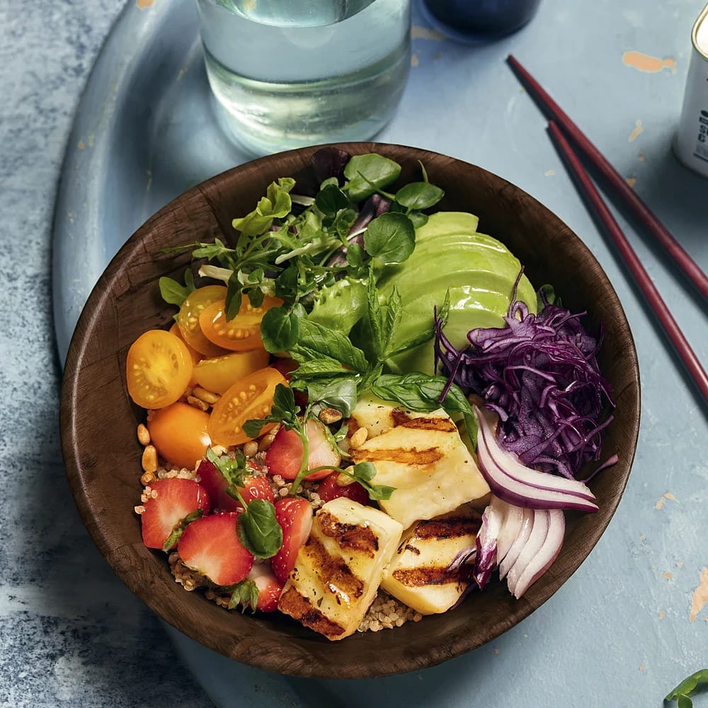 Grillostbowl med jordgubbar