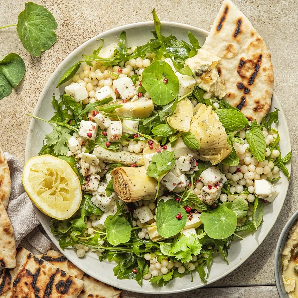 Grillostsallad med pärlcouscous
