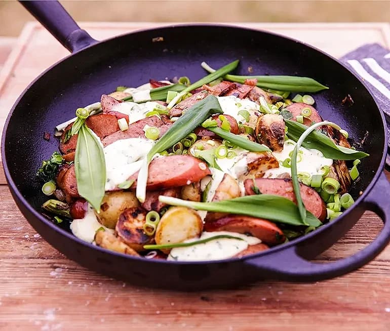 Grillpytt med chorizo och ramslökssås