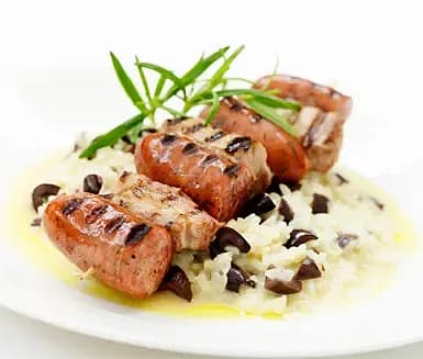 Grillspett med fläsk och chorizo med olivrisotto och olivolja