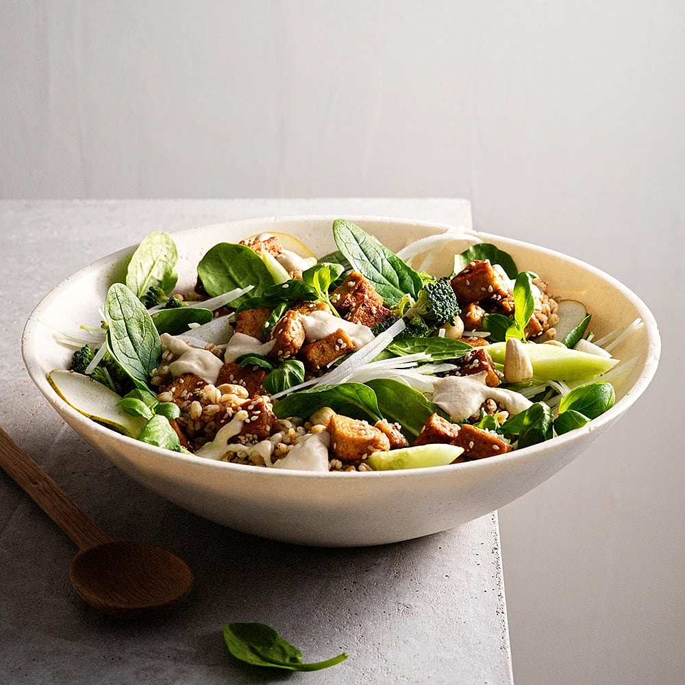 Grön bowl med tofu och cashewdressing