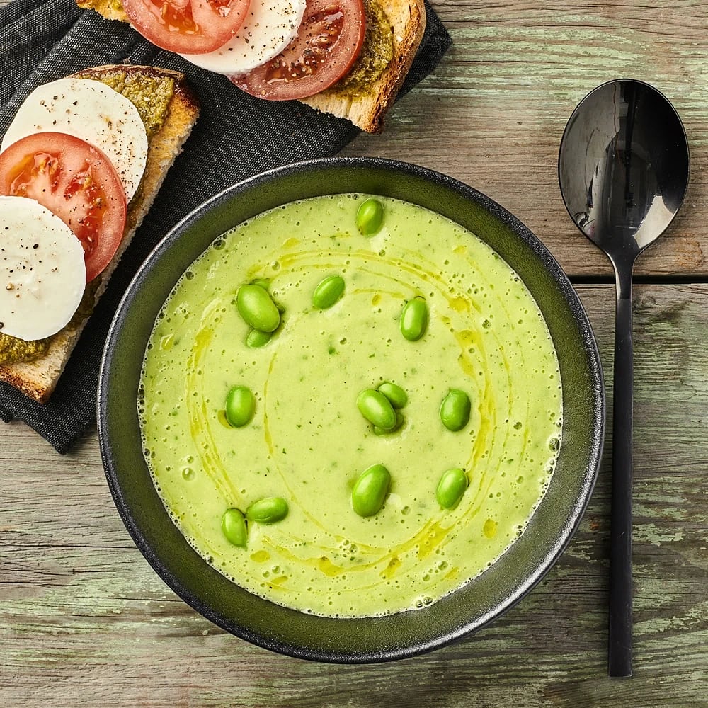 Grön gazpacho med mozzarellabruschetta