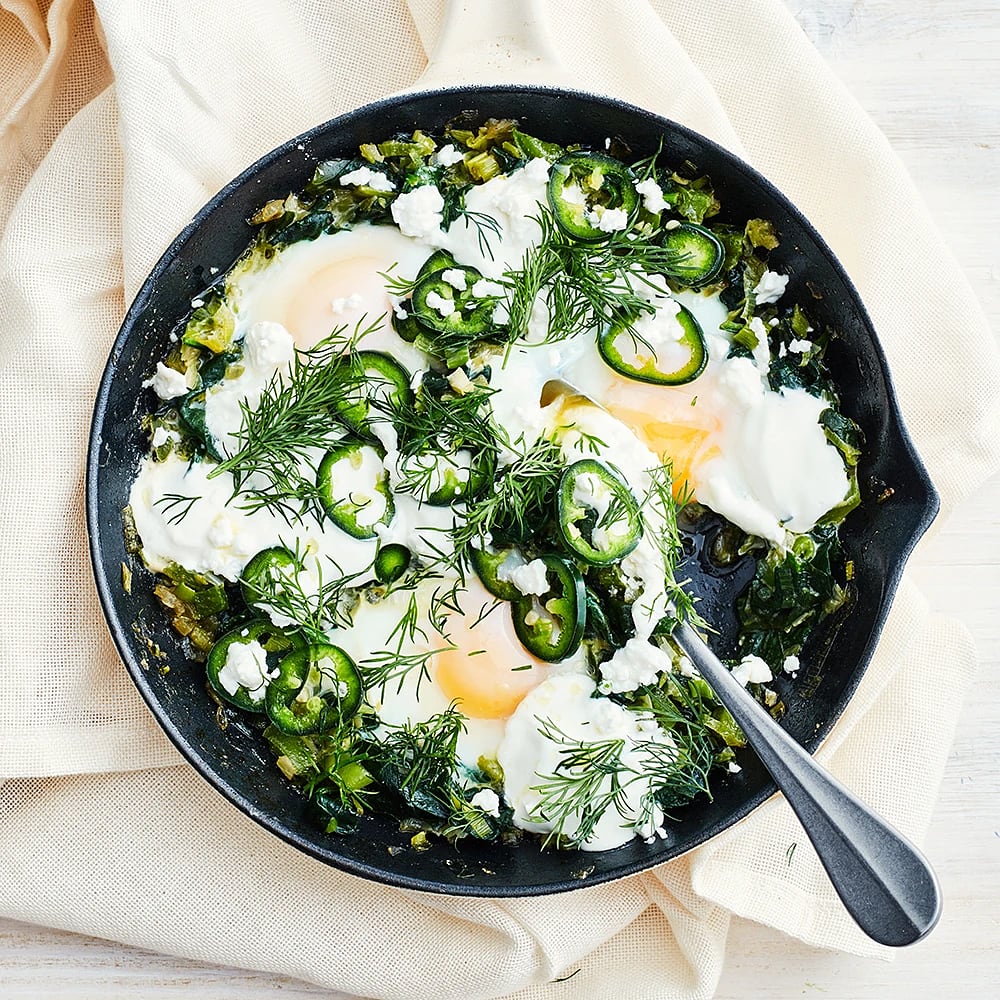 Grön shakshuka med spenat och jalapeño