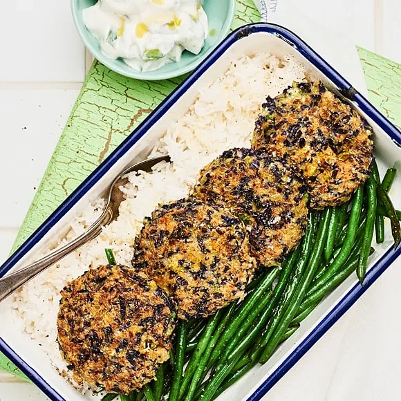 Gröna biffar med tzatziki och råstekta haricots verts