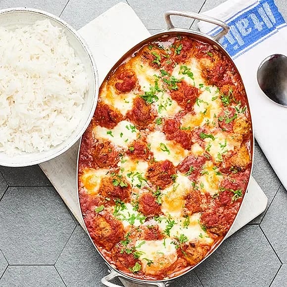 Grönsaksbullar i tomatsås med mozzarella