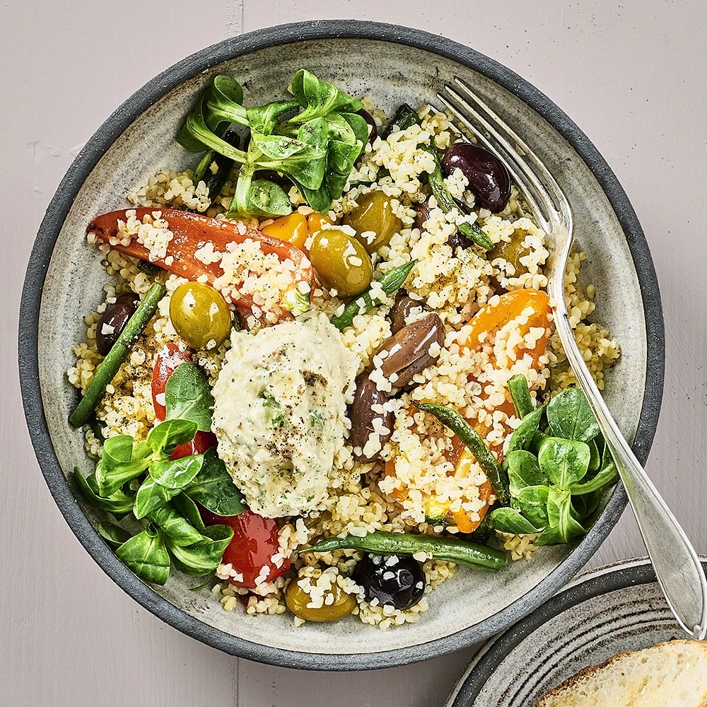 Grynsallad med oliver och kronärtskockskräm