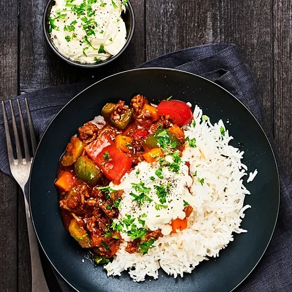 Gulasch på köttfärs med persiljekräm