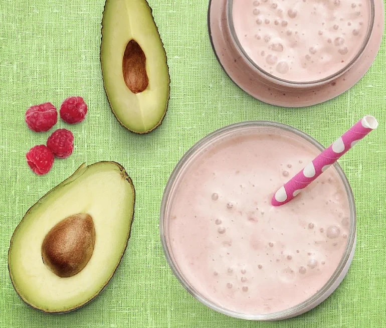Hallon- och avokadosmoothie med ingefära