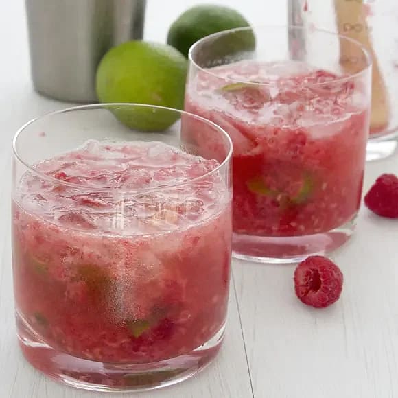 Hallon- och limedrink