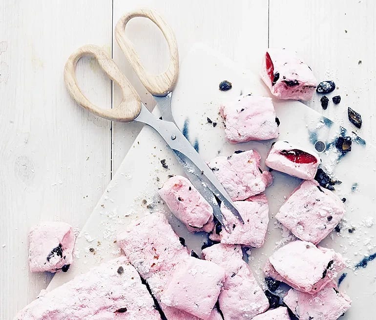 Hallon och saltlakritsmarshmallows