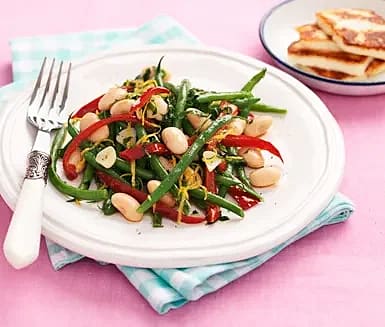 Halloumi med vitlöksfräst bönsallad