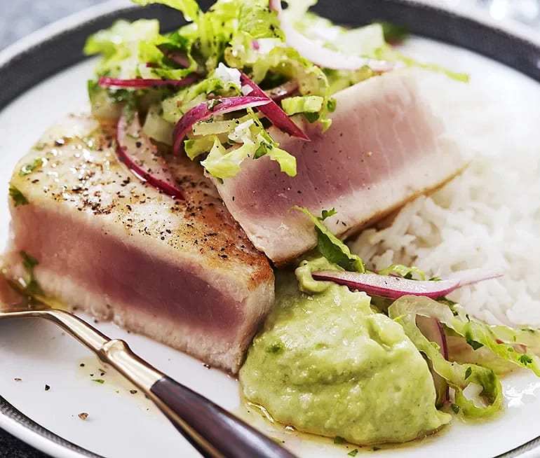 Halstrad tonfisk med avokadohummus