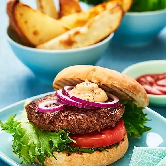 Hamburgare med klyftpotatis
