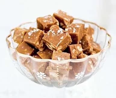 Hasselnöts- och muscovadofudge