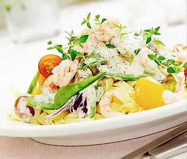 Het pasta med räkor och örter