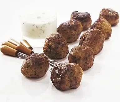 Heta lammfärsbullar med libanesisk yoghurtdipp