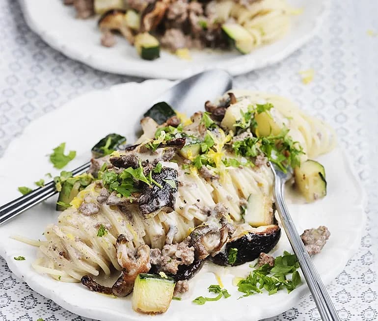 Hjortfärspasta med shiitake och citron