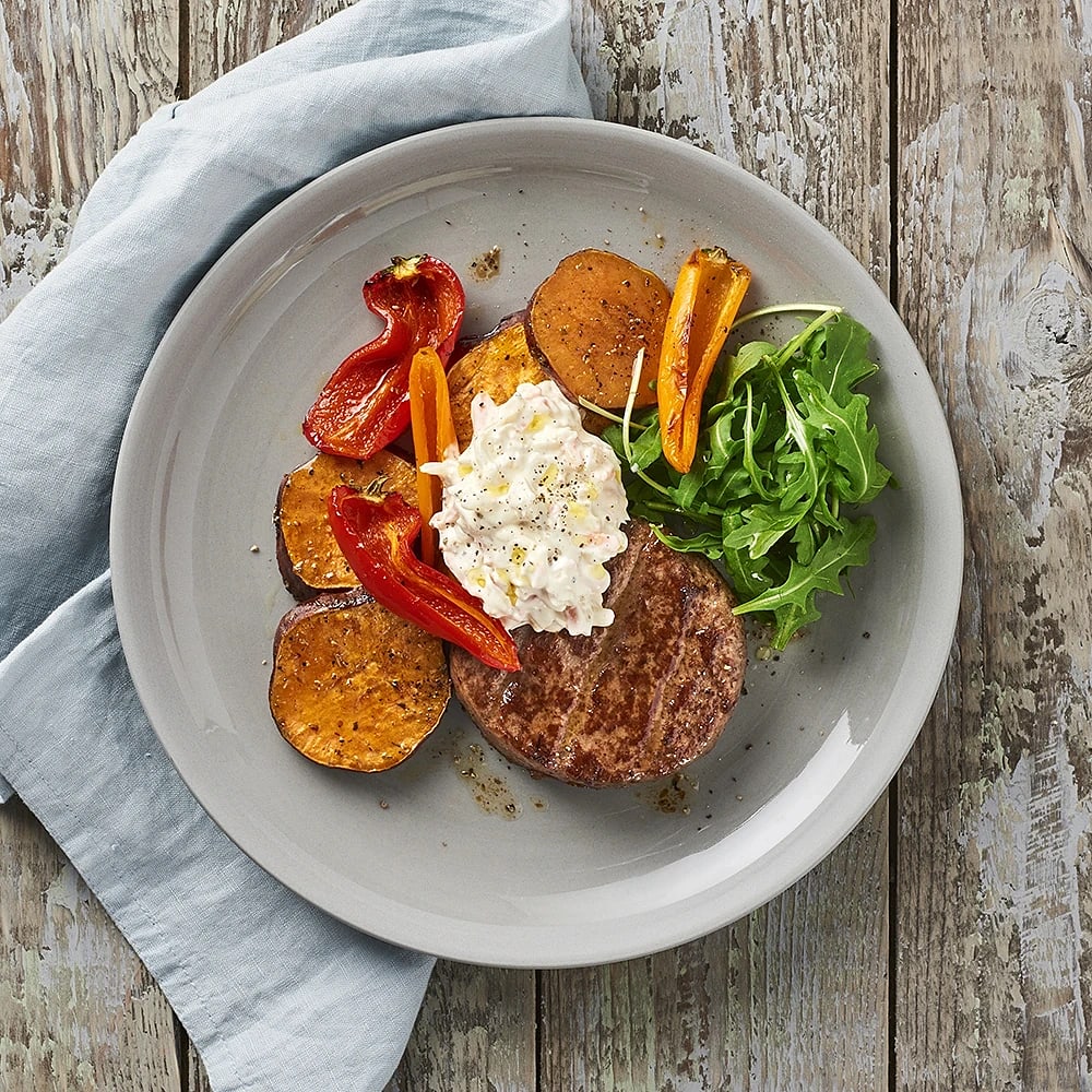 Högrevsbiffar med rostad paprika och sötpotatis