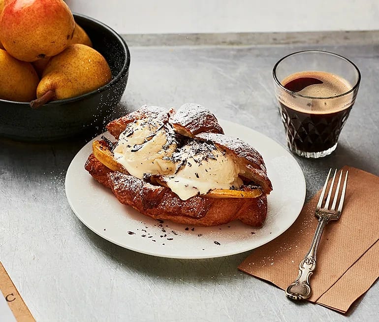 Ice-cream crossiant med ingefärsstekta päron