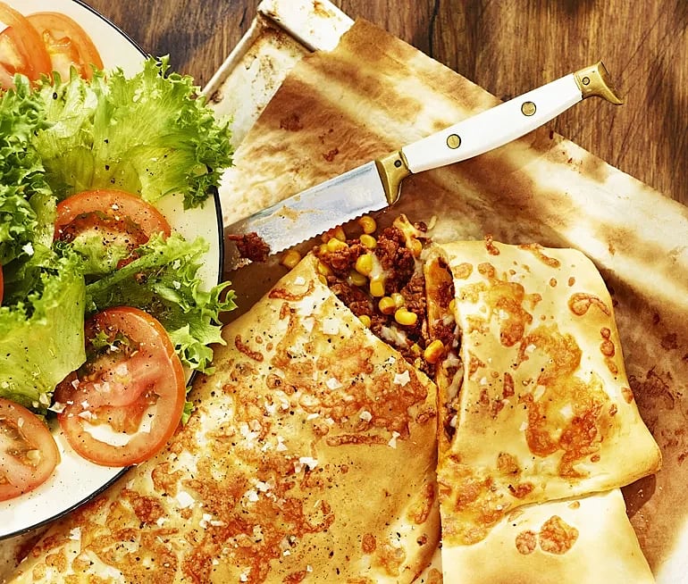 Inbakad köttfärspizza