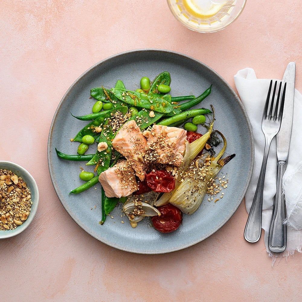 Inkokt lax med bakade tomater och fänkål