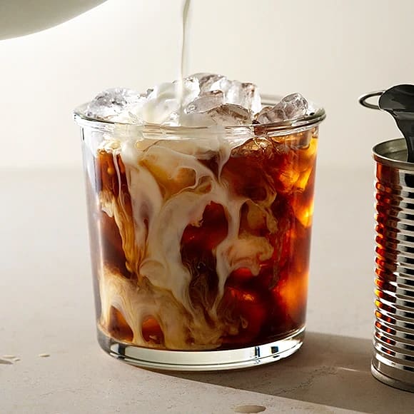 Iskaffe med kondenserad mjölk och choklad