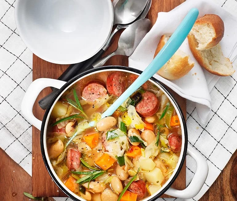 Italiensk böngryta med salsiccia