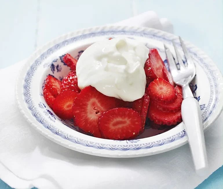 Jordgubbar med limecrème