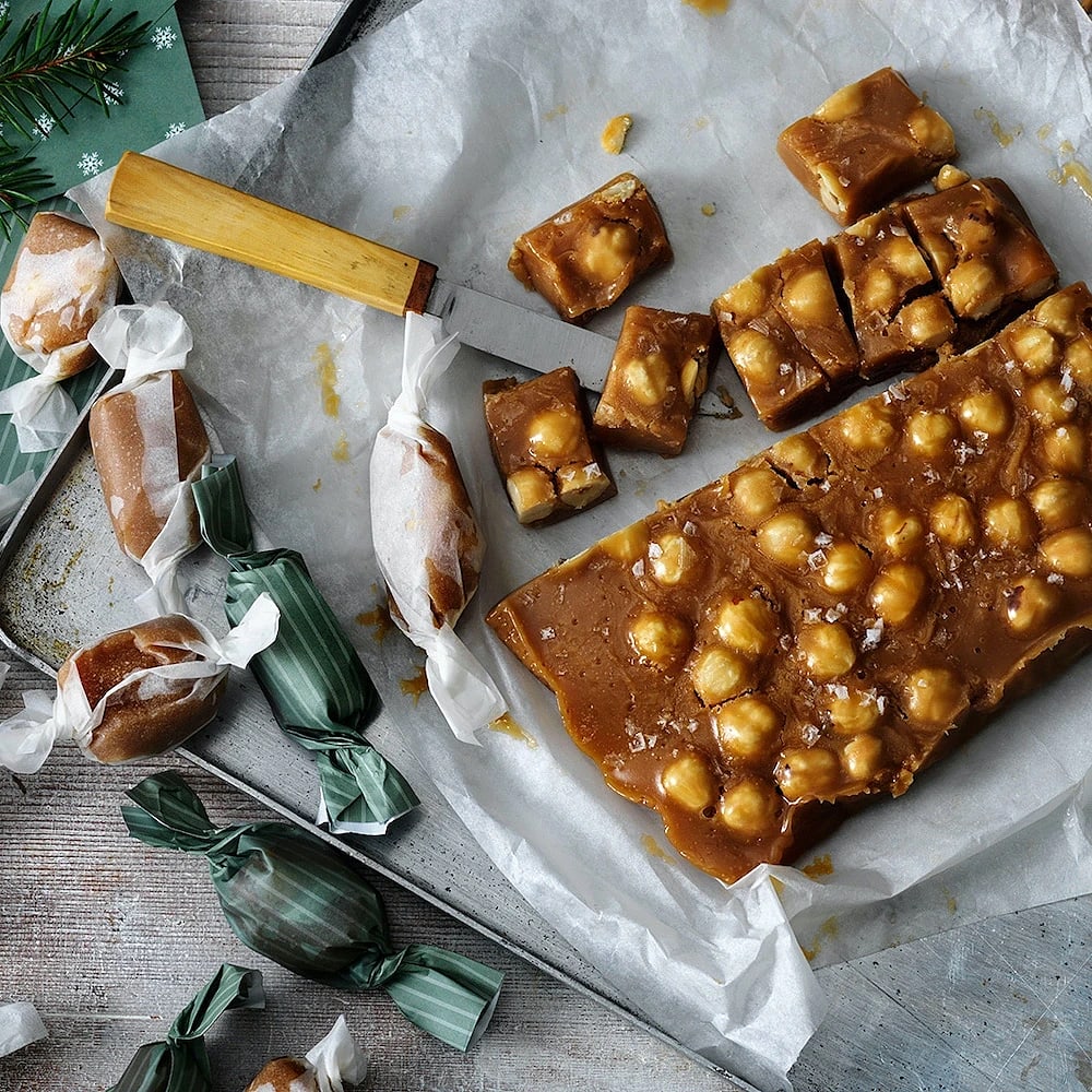 Julkola med hasselnötter