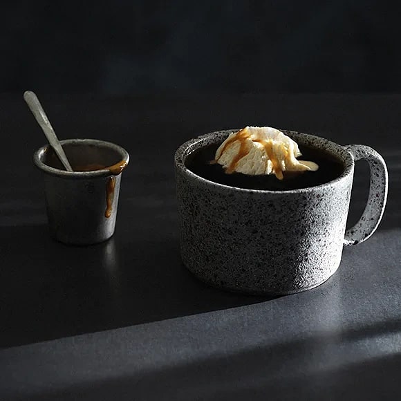 Kaffe med glass och dulce de leche