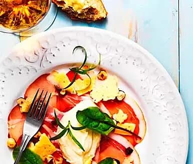 Kallrökt skinka med blomkålspuré, Västerbottensost och rostade hasselnötter