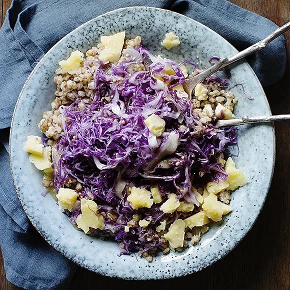 Kålsallad med matvete och Västerbottensost
