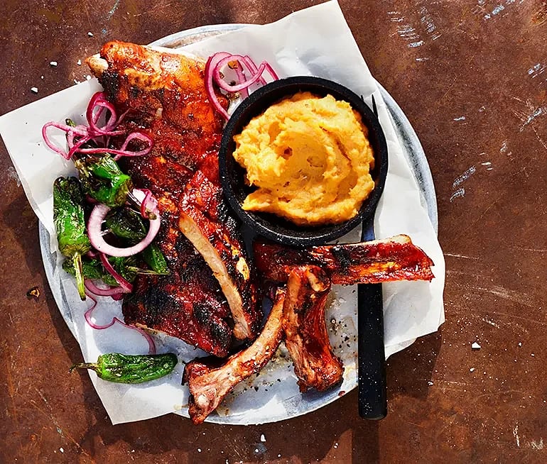 Kamben med grillad sötpotatisaioli och syrad rödlök