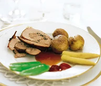 Kantarellfärserad kalvrulle