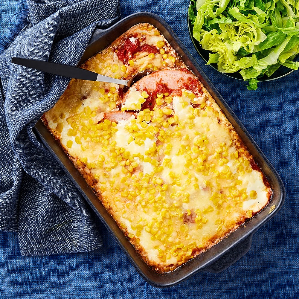Kasslergratäng med majs och tomatsås