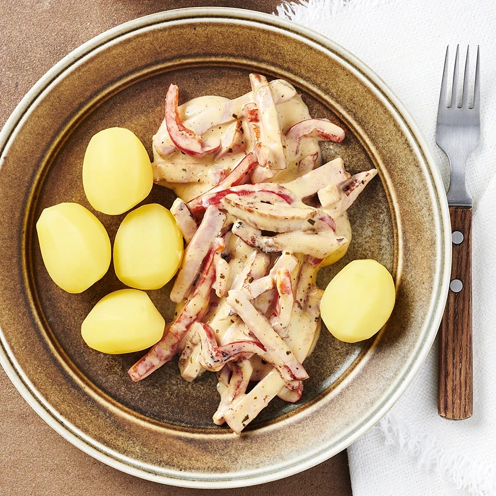 Kasslergryta med crème fraiche och paprika