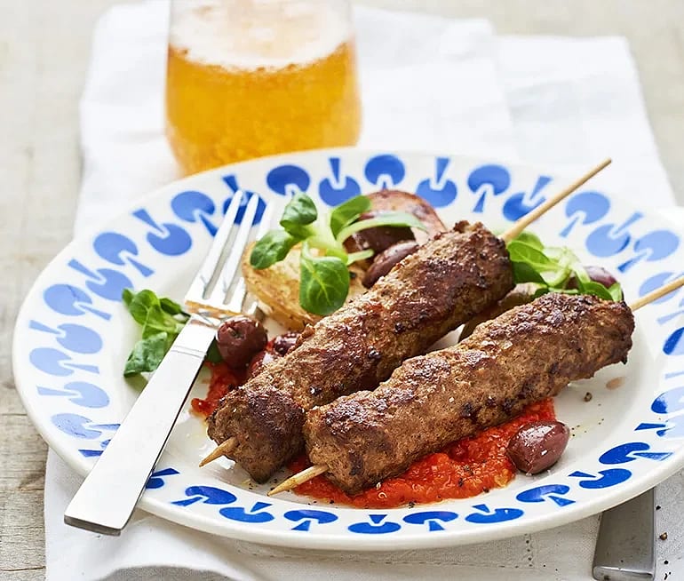 Kebabspett med ajvar och rostad potatis