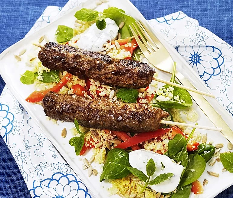 Kebabspett med couscous och citronyoghurt