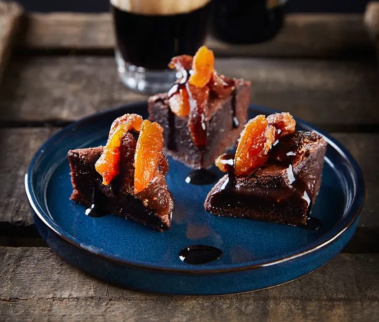 Kladdkaka med chutney på torkade frukter